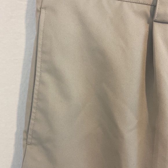 Van Heusen Men’s Tan Shorts Size 36 - Picture 2 of 6